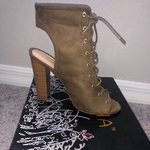 Green lace up heel